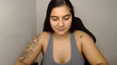 The queen of the biceps  online show from 27, 12, 2024