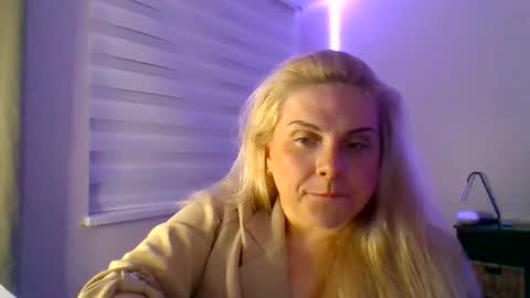 Snapshot of amandainbloom chatting on 20, 11, 2025 Amanda online show from 20, 11, 2025