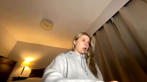 Snapshot of amandainbloom chatting on 15, 5, 2026 Amanda online show from 15, 5, 2026