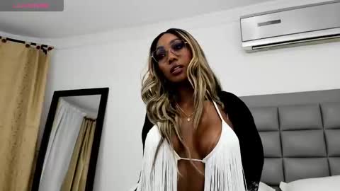 Snapshot of amaraluxe chatting on 11, 10, 2025 amaraluxe online show from 11, 10, 2025