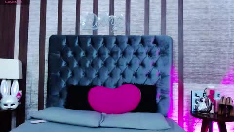 Ambar Jones online show from 5, 11, 2025