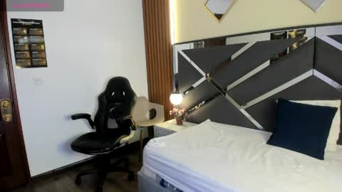 Ambar Ross online show from 10, 4, 2026