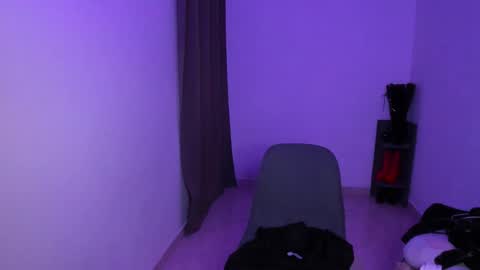 find me here ---    online show from 25, 3, 2026