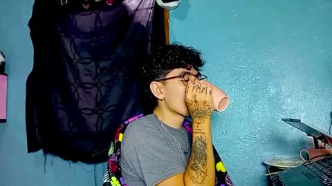 Snapshot of ameli_and_lucas chatting on 15, 11, 2025 Amelia Lucas online show from 15, 11, 2025