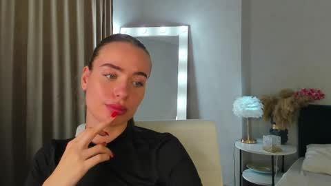 Snapshot of ameli_povilainn chatting on 13, 10, 2025 Ameli online show from 13, 10, 2025