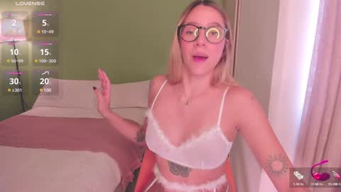 Snapshot of ameliegraham chatting on 24, 1, 2025 Amelie Graham online show from 24, 1, 2025