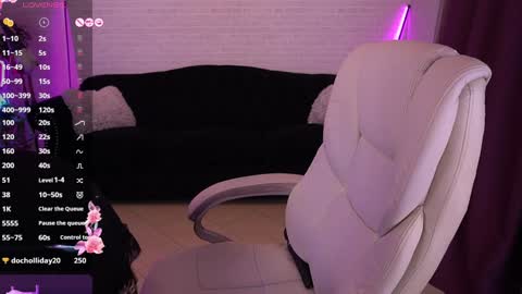Snapshot of amellywhite chatting on 2, 2, 2025 Alina online show from 2, 2, 2025
