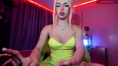 Snapshot of amethyst_ts chatting on 10, 12, 2024 AMETHYST look at my BIO online show from 10, 12, 2024