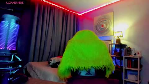 Snapshot of amethyst_ts chatting on 8, 10, 2025 AMETHYST look at my BIO online show from 8, 10, 2025