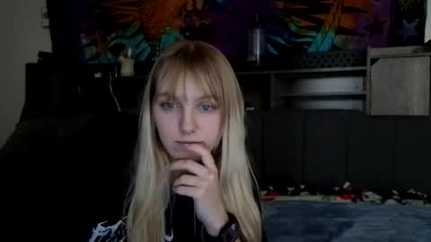 Snapshot of amethystmoon18 chatting on 2, 3, 2026 amethystmoon18 online show from 2, 3, 2026