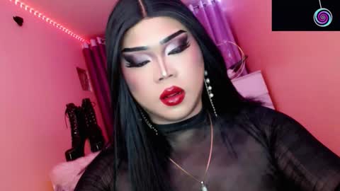 Snapshot of amiadoll chatting on 26, 10, 2025 Queen Mireska online show from 26, 10, 2025