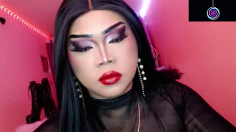 Snapshot of amiadoll chatting on 27, 10, 2025 Queen Mireska online show from 27, 10, 2025