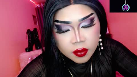 Snapshot of amiadoll chatting on 28, 10, 2025 Queen Mireska online show from 28, 10, 2025