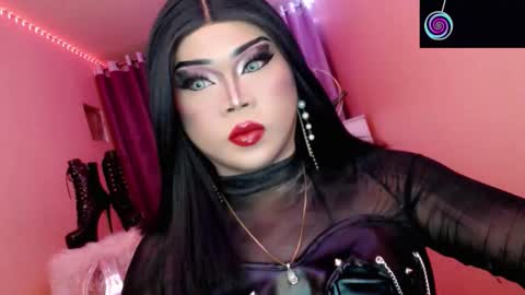 Snapshot of amiadoll chatting on 6, 11, 2025 Queen Mireska online show from 6, 11, 2025