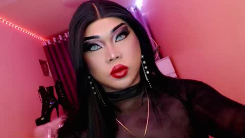 Snapshot of amiadoll chatting on 10, 11, 2025 Queen Mireska online show from 10, 11, 2025