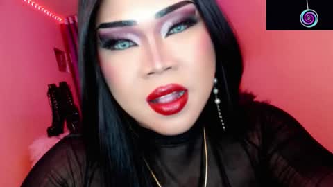 Snapshot of amiadoll chatting on 28, 11, 2025 Queen Mireska online show from 28, 11, 2025