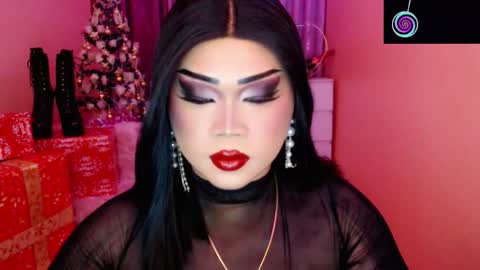 Snapshot of amiadoll chatting on 4, 12, 2025 Queen Mireska online show from 4, 12, 2025