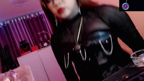 Snapshot of amiadoll chatting on 18, 1, 2026 Queen Mireska online show from 18, 1, 2026