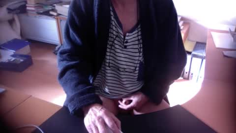 Amor2200 online show from 2, 11, 2025