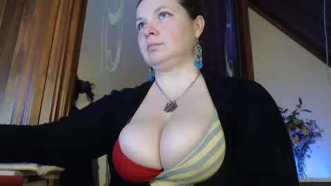 amorelara online show from 17, 2, 2025