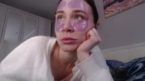 Snapshot of amoremeoww chatting on 17, 12, 2025 miss unforgettable online show from 17, 12, 2025