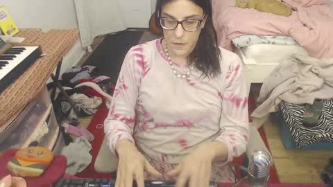 Trashely Gimpson online show from 4, 3, 2025