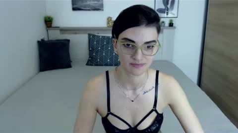 Snapshot of amylexy chatting on 6, 1, 2025 Hi there guys  My pleasure in your hands  pvt is open online show from 6, 1, 2025