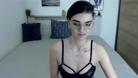 Snapshot of amylexy chatting on 6, 1, 2025 Hi there guys  My pleasure in your hands  pvt is open online show from 6, 1, 2025