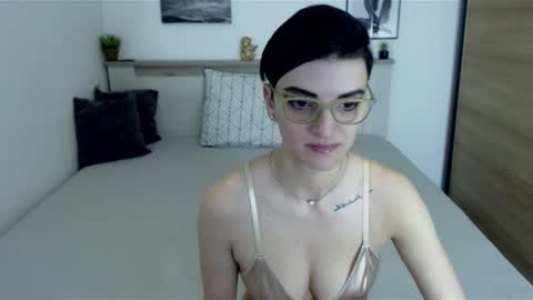 Snapshot of amylexy chatting on 13, 1, 2025 Hi there guys  My pleasure in your hands  pvt is open online show from 13, 1, 2025