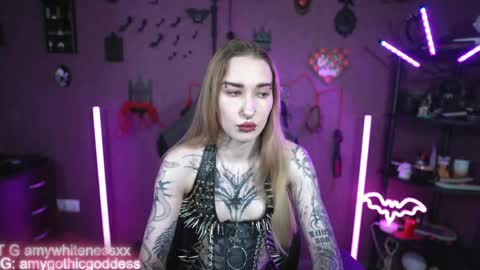Snapshot of amywhitenessxx chatting on 2, 6, 2026 Amy switch Goddess divine Mistress online show from 2, 6, 2026