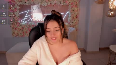 Snapshot of amywoods chatting on 24, 12, 2024    online show from 24, 12, 2024