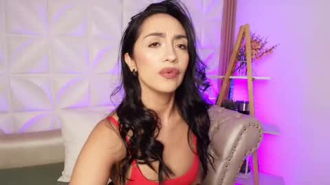 Snapshot of ana_riveros chatting on 12, 9, 2025 online show from 12, 9, 2025