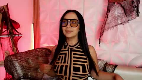 Snapshot of ana_riveros chatting on 7, 10, 2025 online show from 7, 10, 2025