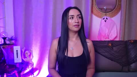 Snapshot of ana_riveros chatting on 17, 10, 2025 online show from 17, 10, 2025