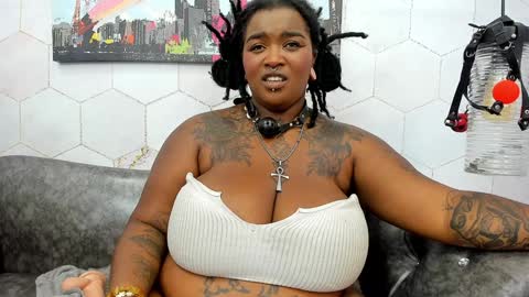 Snapshot of anaa_fuentes chatting on 8, 2, 2025 ANNA FUENTES online show from 8, 2, 2025