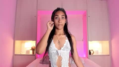anaacollins_ online show from 15, 10, 2025