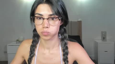 Snapshot of anahenao chatting on 8, 5, 2026 Ana Henao or Annie... Follow me ahenaocb Insta X online show from 8, 5, 2026