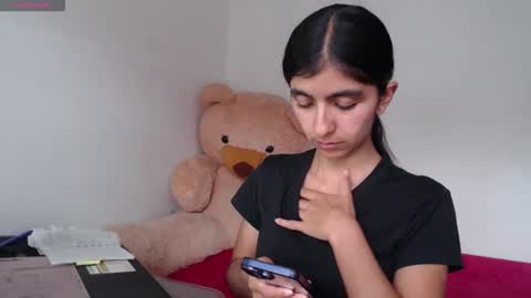 Snapshot of anahibrowns95 chatting on 14, 4, 2026 Anahi Browns online show from 14, 4, 2026