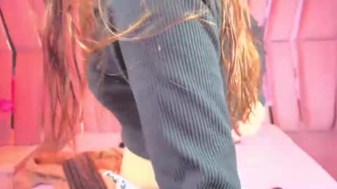 AbbyAndAntonela online show from 6, 1, 2026