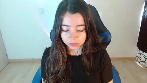 Snapshot of anarosse__ chatting on 18, 1, 2025 ana 3 online show from 18, 1, 2025