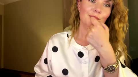 Snapshot of anavelle chatting on 3, 7, 2026 Ana online show from 3, 7, 2026