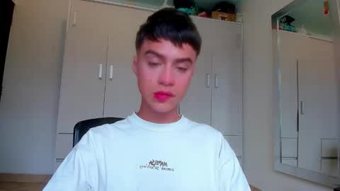 Snapshot of anddy_grey1 chatting on 16, 11, 2025 Dani 3 online show from 16, 11, 2025