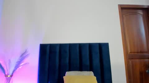 Andra Cyrus online show from 1, 11, 2025