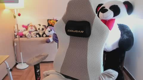 andrea_bonnie online show from 2, 4, 2026