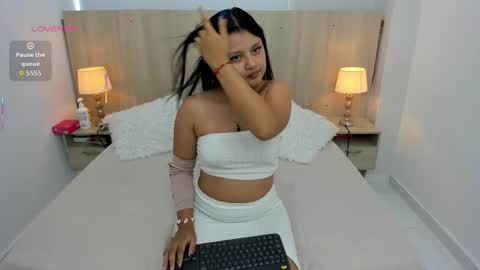 Snapshot of andrea_caicedo chatting on 3, 10, 2025 Andrea Caicedo online show from 3, 10, 2025