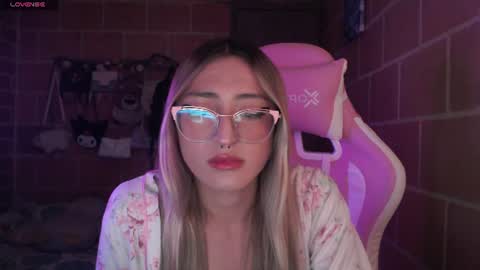 Snapshot of andrea_camila chatting on 10, 7, 2026 Andrea online show from 10, 7, 2026