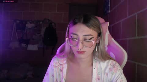 Snapshot of andrea_camila chatting on 18, 7, 2026 Andrea online show from 18, 7, 2026