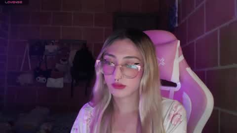 Snapshot of andrea_camila chatting on 24, 7, 2026 Andrea online show from 24, 7, 2026