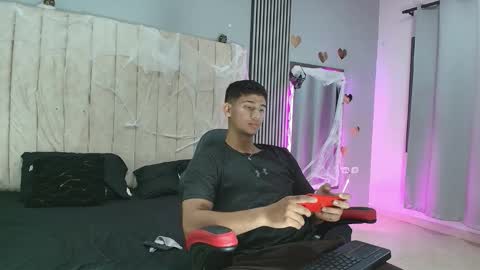 Snapshot of andres_stud777 chatting on 12, 10, 2025 ANDRES online show from 12, 10, 2025