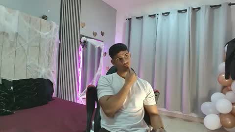 Snapshot of andres_stud777 chatting on 13, 10, 2025 ANDRES online show from 13, 10, 2025